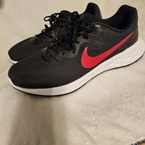 Great condition Men's size 14 Nike shoes